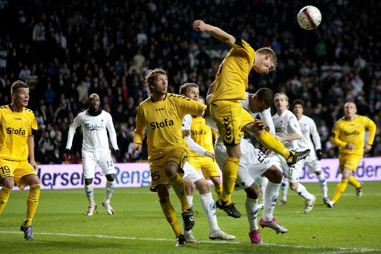 sikkert. FC København var aldrig i fare for at miste point i kampen mod Horsens i Parken i København. 
