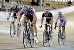 ens-Erik Madsen vinder DM i mændenes scratch, da der søndag var finaler i DM i banecykling i Ballerup Super Arena. 