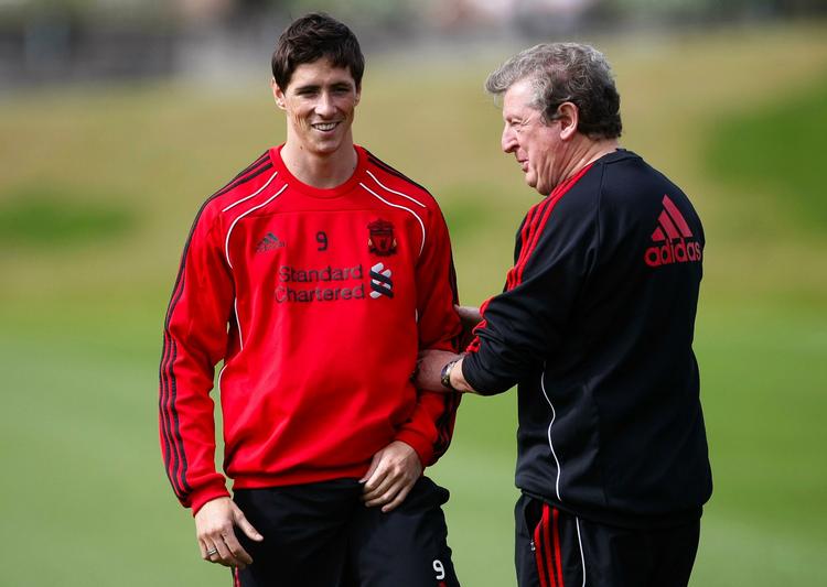 eftertragtet. Liverpool-træner Roy Hodgson forsøger at holde fast i sin guldfugl, Fernando Torres, som igen har fundet målformen. Arkivfoto. 