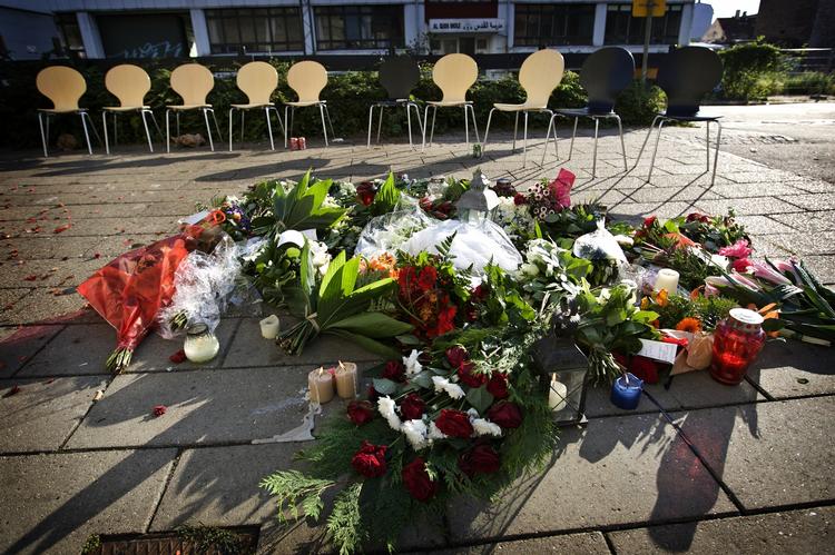 Sorg. Gerningsstedet på Theklavej var smykket med blomster efter drabet. 