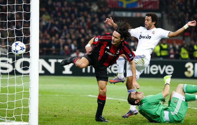 klassisk. Filippo Inzaghi kom på banen og scorede to mål for Milan i kampen mod Real Madrid. 