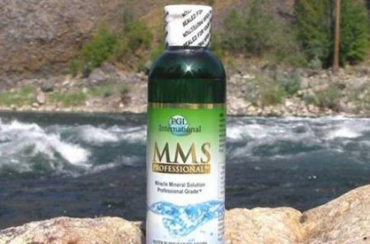 MMS sælæges i mange former - her som såkaldt Water Purification Drops, vandrense dråber - ikke langt fra myndighedernes advarsel om, at det i virkeligheden handler om klor. 