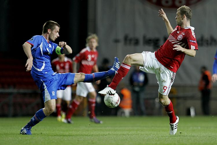 18.908. Parken var blot halvt fyldt, da Danmark slog Island 1-0 for to måneder siden. 