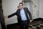 Vælgermagneter. Anders Samuelsen og Simon Emil Ammitzbøl på en kort visit i Finansministeriet i torsdags, før Liberal Alliance blev koblet af forhandlingerne om årets finanslov. 