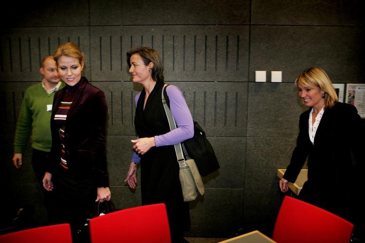 Opdagelse. Vi har fået et trepartisystem - De Liberale, De Sociale og De Konservative. Her ses Vestager med Thorning-Schmidt og Espersen. Arkiv 