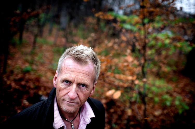 Overvåger. Frank Rosendahl var i fire år direktør i et firma, som tog billeder og filmede danskere for USA. 