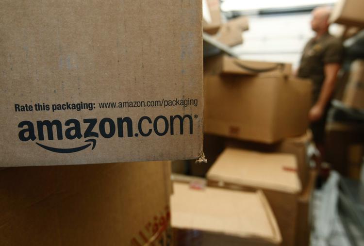Censur? »Amazon mener, at det er censur ikke at sælge bestemte bøger, bare fordi vi eller andre ikke bryder os om indholdet«, lød det i første omgang fra den amerikanske net-boghandel. Hidsige protester fik Amazon.com til at ændre holdning. 