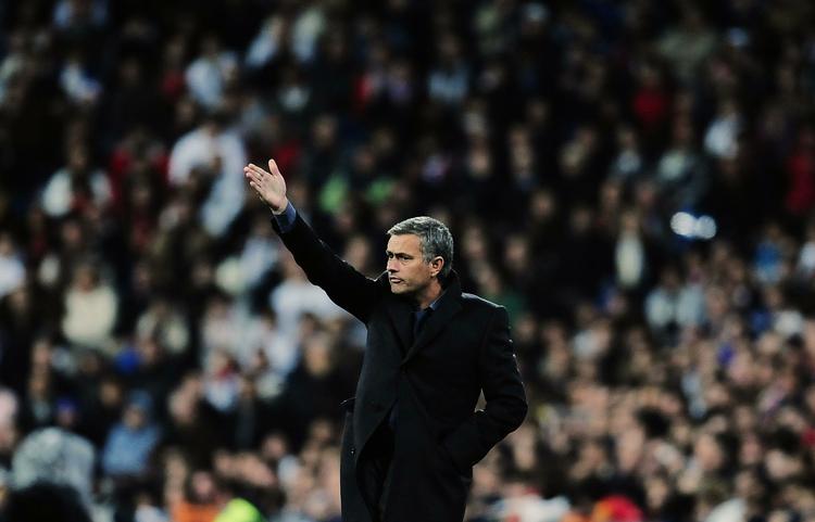 bortvist. Real Madrid-træner José Mourinho er kendt for sit hidsige temperament og udfald mod dommere, andre klubber og ledende fodboldpersoner. Under kampen mod Murcia fik han kun 39 minutter på trænerbænken. 