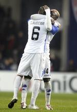 Forskere. FCK-spillerne Claudemir og Dame N'Doye er ansat i FC København på henholdsvis fem  og tre et halvt-årige kontrakter. 