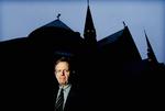 Roskilde Stifts biskop, Jan Lindhardt, vil have undersøgt, om kvindelige præster i hans stift føler sig chikaneret. 