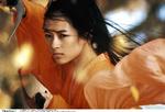 tilbageerobring.  For nylig blev det annonceret, at  den kinesiske  filmstjerne Zhang Ziyi, som bl.a. har spillet med i 'Hero', skal spille titelrollen i en actionudgave af 'Mulan'. Dermed tager  Kinas filmindustri konkurrencen op mod Hollywood, som for tolv år  siden lancerede  en Disney-tegnefilmversion af den kinesiske legende om pigen Mulan. 