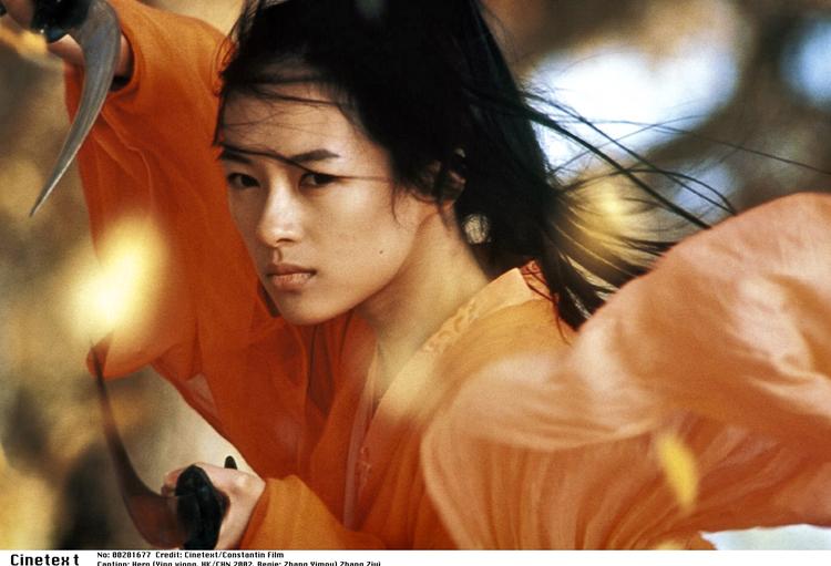 tilbageerobring.  For nylig blev det annonceret, at  den kinesiske  filmstjerne Zhang Ziyi, som bl.a. har spillet med i 'Hero', skal spille titelrollen i en actionudgave af 'Mulan'. Dermed tager  Kinas filmindustri konkurrencen op mod Hollywood, som for tolv år  siden lancerede  en Disney-tegnefilmversion af den kinesiske legende om pigen Mulan. 