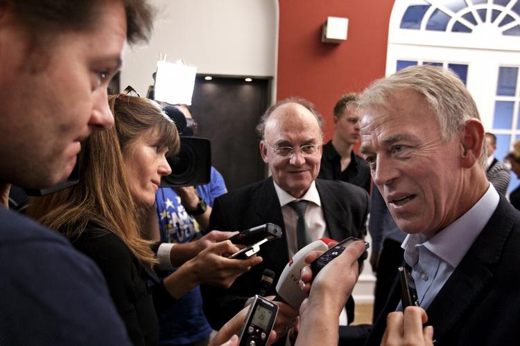 Afstemning. »Det afgørende er, at vi laver det sammen. Det er helt utænkeligt, at S og SF stemmer forskelligt i en så afgørende sag som denne. Og vi har et godt samarbejde«, siger SF's formand. 