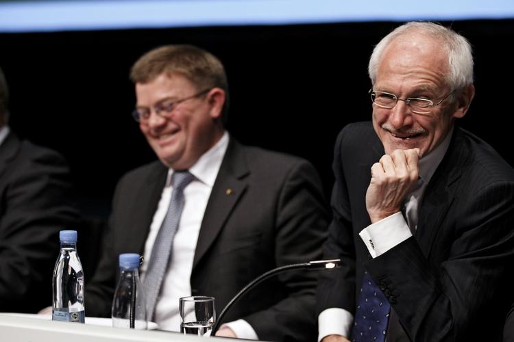Håndtryk. Afgående direktør i Amagerbanken, Jørgen Brændstrup, (tv.) kræver 18 mio. kr. for at træde tilbage. 