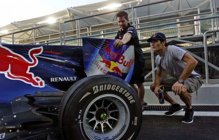 showdown. Mark Webber (t.h.) kan blive den første australske VM-vinder i 30 år. Alan Jones vandt i sin Williams-racer i 1980. 