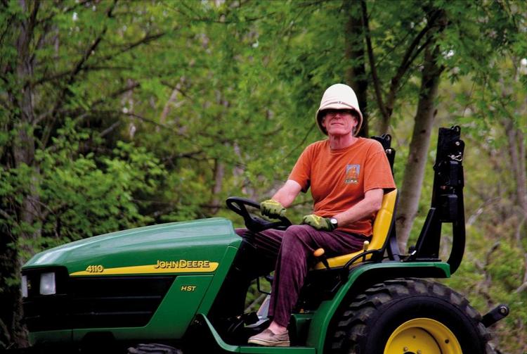 Disney. I filmen 'Life and Times of Don Rosa' kan du møde Anders And-tegneren Don Rosa, som fortæller om alt lige fra sin ungdoms syrede 70'er-striber til sit problematiske forhold til Disney. 