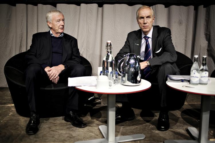 Finanser. Danske Banks ordførende direktør Peter Straarup (th) og Nationalbankdirektør Nils Bernstein diskuterede finanskrisen i Politiken. 