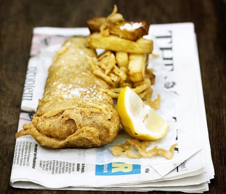Fisk og fritter. Den bedste fish’n’chips laves ifølge Paul Cunningham af helt havfriske fisk, »serveret med store, lækre chips (– og ikke pomfritter!)«. 