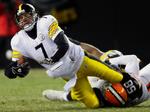 kollapset.  Marcus Benard (58) tackler Ben Roethlisberger (7) i en tidligere kamp. 