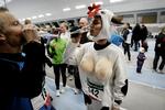 SKÅL. Slut året med maner sammen med løbekammeraterne. Koen er  til Änglamark Nytårsløb i Sparta Hallen på Østerbro sidste år. 