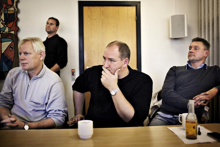 Suget ind. Stig Jeppesen (i midten) og andre medarbejdere i Københavns Lufthavn var rystede, da 3F Kastrup gav dem tal på den partikelforurening, de daglig inhalerer. 