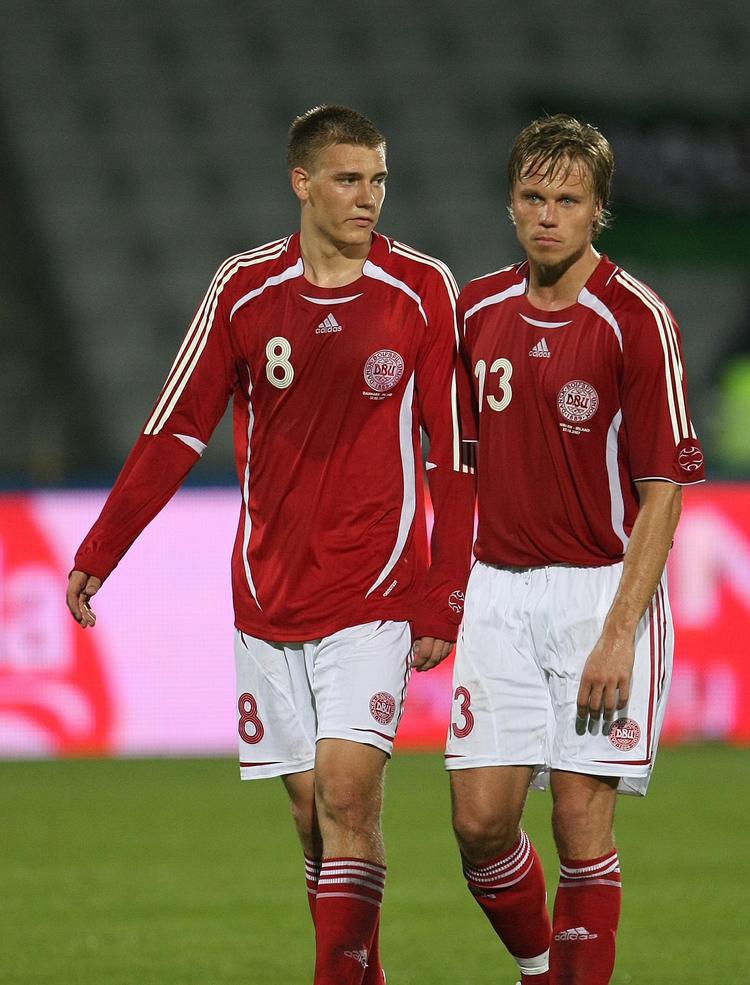 kammerat. Nicklas Bendtner og Martin Laursen har spillet sammen på landsholdet. Laursen siger nu indirekte til Bendtner, at han skal holde op med at klynke. 