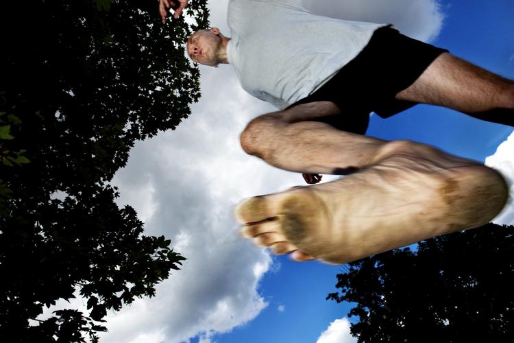 FRIHED. Smid sutterne og kom med til Danmarks første løb for barfodsfolket 27. november i Utterslev mose, København. 