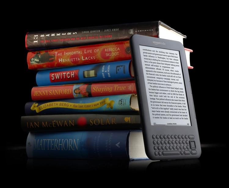 Kindle. Forlagene forsikrer, at danske e-bogtitler er på vej. Gyldendal sender 1.500 titler ud alene i 2011, både nye og tidligere udgivelser. 