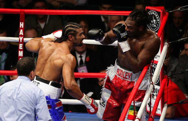Defensiv. Audley Harrison (i hjørnet) kunne slet ikke få ram på David Haye og var en alt andet end værdig udfordrer. 