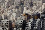BOSÆTTELSER. Et nyt byggestop på Vestbredden vil ikke komme til at omfatte Østjerusalem, fastslår ministerpræsident. Arkivfoto af nye bosættelser i Har Homa-kvarteret i Østjerusalem, som palæstinenserne gør krav på. 