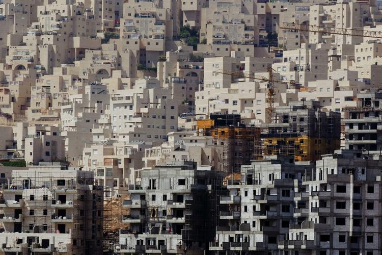 BOSÆTTELSER. Et nyt byggestop på Vestbredden vil ikke komme til at omfatte Østjerusalem, fastslår ministerpræsident. Arkivfoto af nye bosættelser i Har Homa-kvarteret i Østjerusalem, som palæstinenserne gør krav på. 