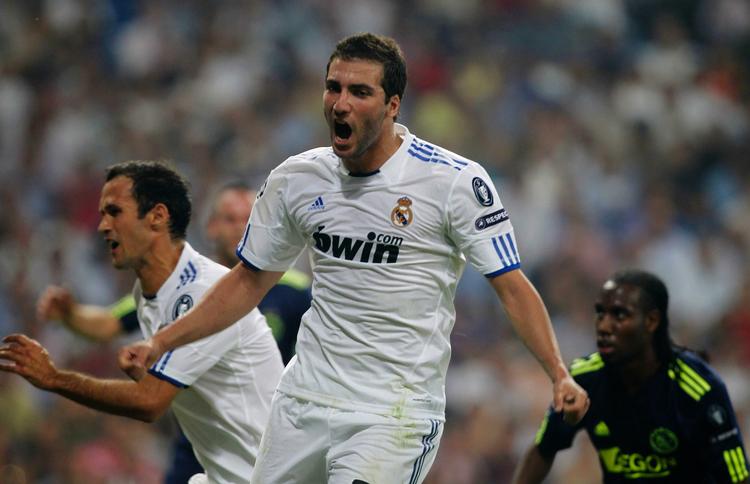 dobbelt. Real Madrids Gonzalo Higuain gjorde ikke meget væsen af sig i kampen mod Ajax, men han stod på det rette sted to gange. 