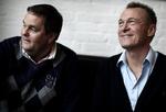 Duo. Per Frimann og Carsten Werge er kendt for deres hyggelige og indsigtsfulde fodboldsnak, men jargonen virker ikke som tekst. 