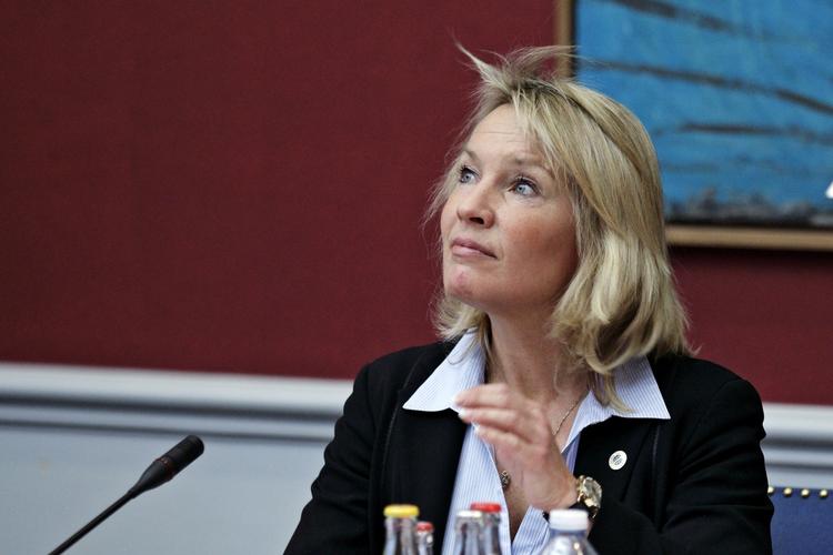 Filmfejl. Selv om Lene Espersen efterhånden har siddet på posten et stykke tid, fremgår det af den nye film, som bruges i forbindelse med indvandringsprøver, at Danmark aldrig har haft en kvindelig udenrigsminister. 