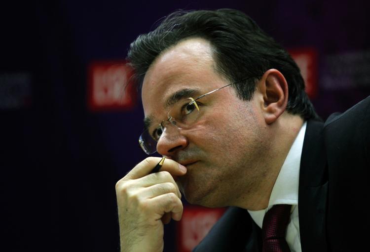 Bekymring. Grækenlands finansminister, George Papaconstantinou, har fået flere bekymringer. Underskuddet er meget større, end tallene hidtil har vist. 