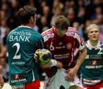 Overskudsvare? Jonas Larholm (i midten) og de øvrige Aab-spillere går en uvis fremtid i møde. 