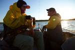 Vildmarksliv. Sarah Palin fisker med sin mand Todd Palin under optagelserne til tv-serien 'Sarah Palin's Alaska' 