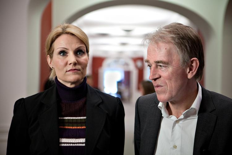 Utilfredsheden. Den voksende utilfredshed i oppositionspartiernes bagland anskueliggør skuffelsen over den politiske drejning i ledelsen hos S og SF. 