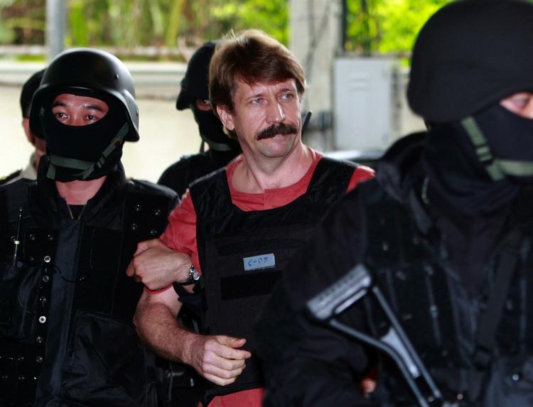 Dødsdans. Viktor Bout blev anholdt på et hotel i Bangkok i 2008. Han er sigtet for terrorvirksomhed og risikerer dødsstraf i USA. 