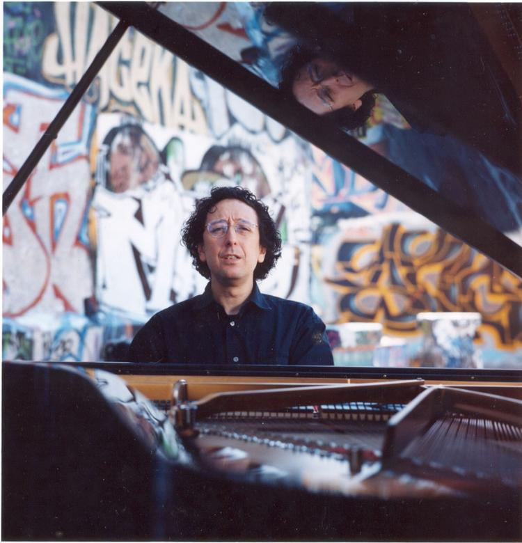 To forskellige Chopin-eksperter spillede i sidste uge i København. Den ene (Eugen Indjic) spillede Chopin på den gammeldags og smukke måde. Den anden (Jean-Marc Luisada (billedet)) spillede desværre skrækkeligt og med masser af fejl. 