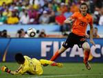 Vm. Ibrahim Afellay har spillet 30 landskampe for Holland. Her er han i aktion mod Japan under slutrunden i Sydafrika. 