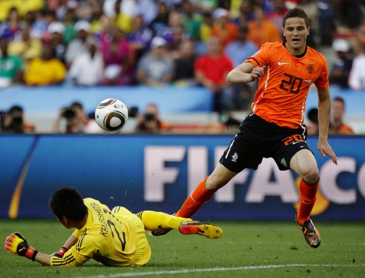 Vm. Ibrahim Afellay har spillet 30 landskampe for Holland. Her er han i aktion mod Japan under slutrunden i Sydafrika. 