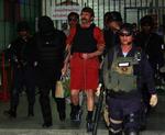 Farvel. Viktor Bout risikerer livsvarigt fængsel, hvis han kendes skyldig i mord og terrorisme i USA. 