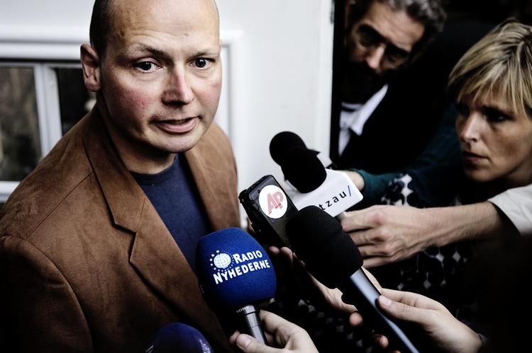 Åbenmundet. Frank Grevil lækkede fortrolige dokumenter fra Forsvarets Efterretningstjeneste til Berlingske Tidende. Det kostede ham en tur i fængsel. Pressen stod mikrofonklar, da dommen faldt.