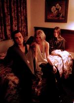 I USA er tempoet sat ned i slowmotion, hiphoppens beat brudt op og en gotisk stemning med lyse spøgelsesstemmer er dukket op ved mørkets frembrud. Chicago-trioen Salem albumdebuterer med hysteriske kontraster af operasang og overstyrede synthlyde. PR-foto 