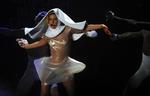 Lady Gaga på scenen ved en koncert i Prag onsdag. 