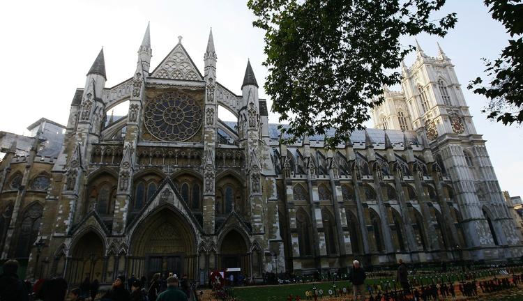 Westminster. Den gotiske kirke er stedet, hvor britiske monarker historisk set bliver kronet og siden begravet. 