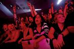 Mange koncerter er blevet afholdt mellem K.B. Hallens betonmure gennem tiden. Her er det publikum til Dizzy Mizz Lizzys absolut sidste koncert. 