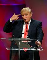 Elpresidente? Trump er måske klar til at bruge en milliard på en præsidentkampagne. Her er han på en konference om amerikansk økonomi sidste år. 