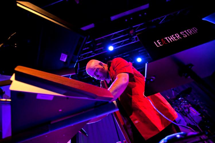 Leæther Strip giver i morgen en af sine sjældne koncerter i Danmark. Herefter spiller han på Dark Storm Festival i tyske Chemnitz, i London, i Los Angeles og i Philadelphia for et langt større publikum end herhjemme.  Foto: Ole Lauritsen 